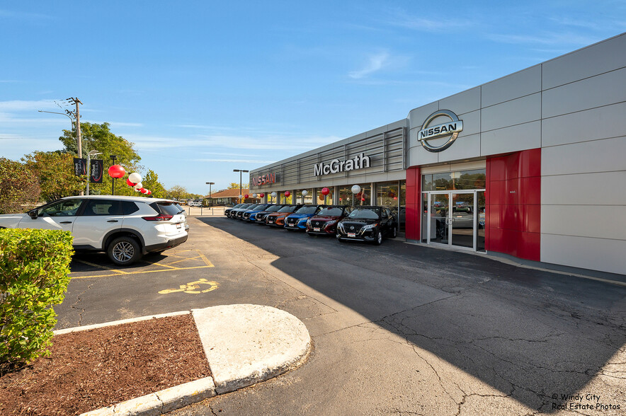 More Photos Of 945 E Chicago St, Elgin Auto Dealership For Sale