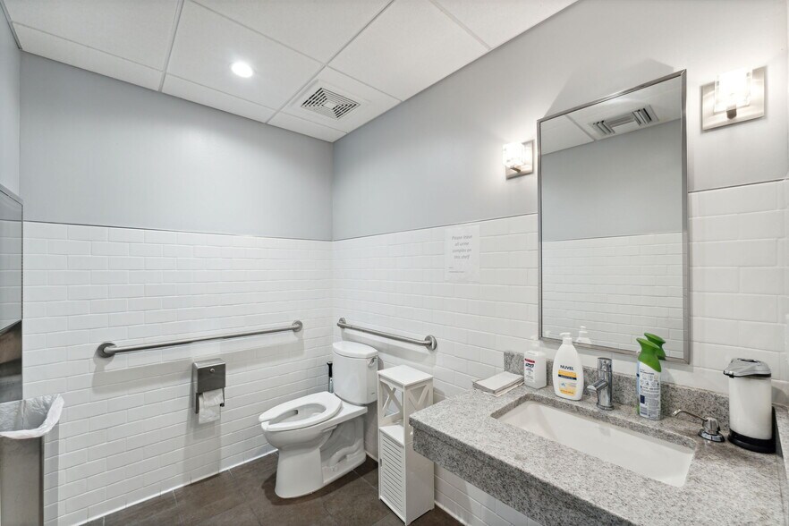 More Photos Of 160 John F Kennedy Dr, Lake Worth Medical For Lease