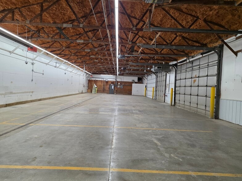 More Photos Of 5205 Hwy 18, Clear Lake Flex For Lease