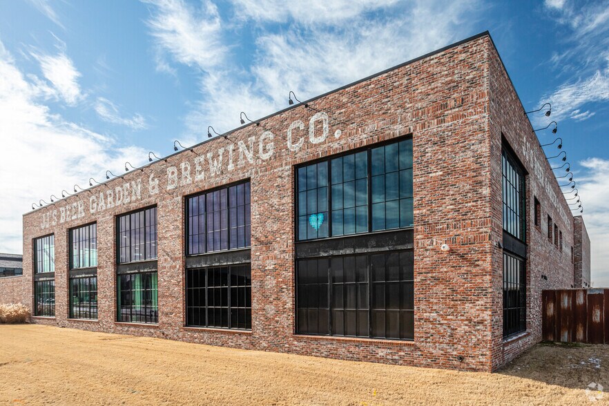 More Photos Of 3615 N Steele Blvd, Fayetteville Bar For Sale