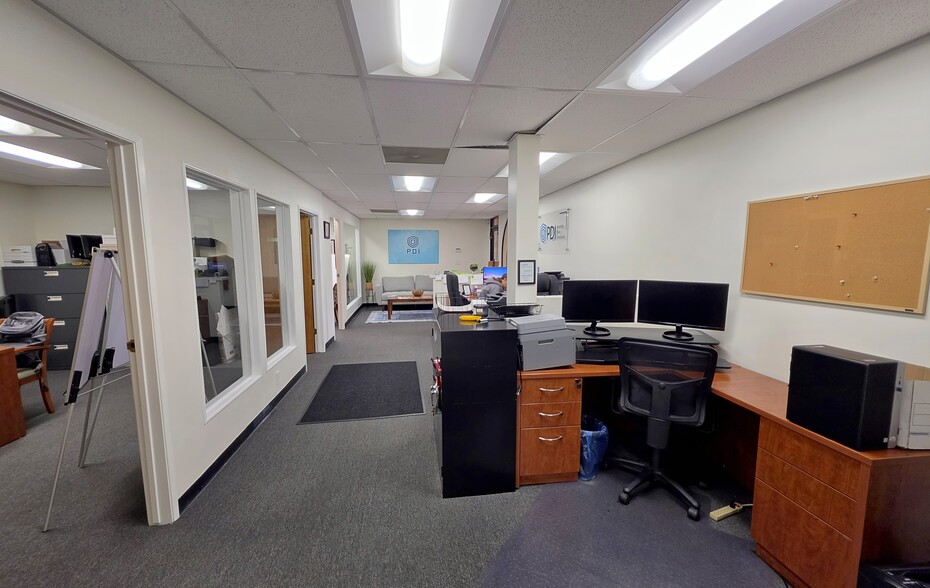 More Photos Of 9795 Cabrini Dr, Burbank Loft Creative Space For Lease