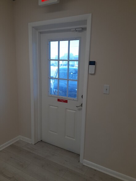 More Photos Of 7120-7190 Seminole Blvd, Seminole Office For Lease
