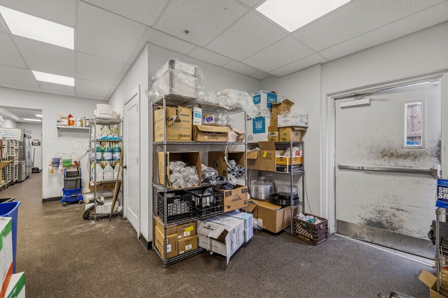 More Photos Of 402 Center St, Lewiston Restaurant For Lease
