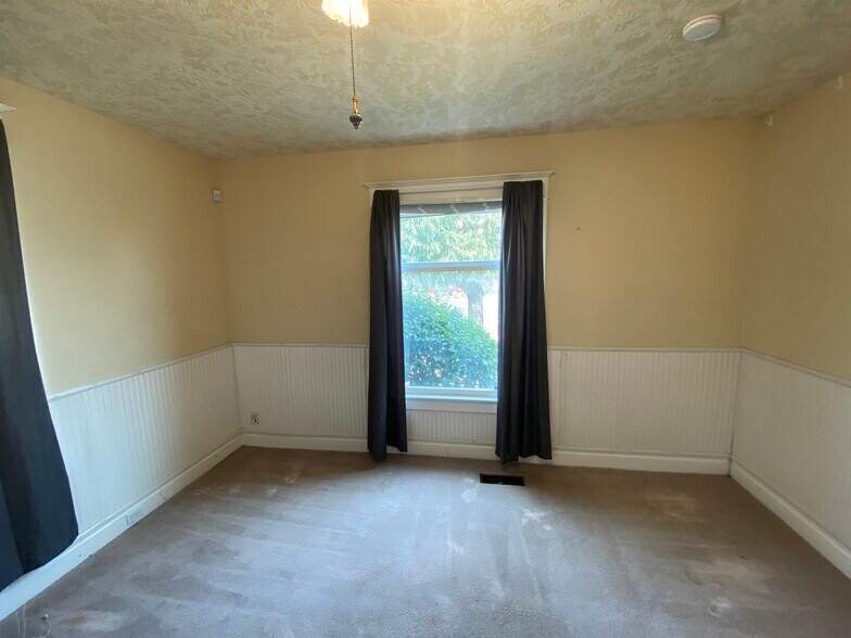 More Photos Of 1625 12th St SE, Salem Office Residential For Sale