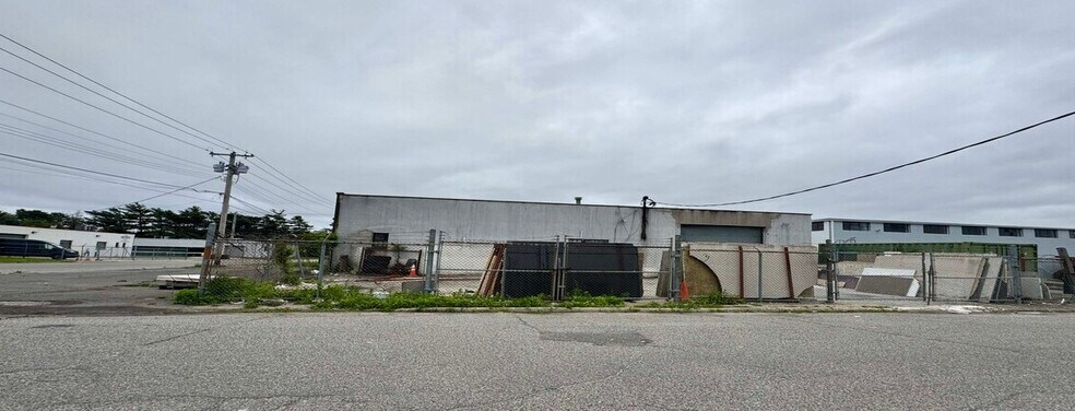 More Photos Of 26 Grand Ave, Farmingdale Warehouse For Lease