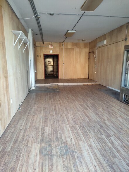 More Photos Of 197-199 N Main St, Freeport Storefront For Lease