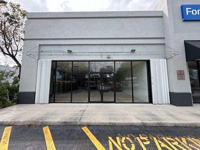 More Photos Of 5251 N University Dr, Lauderhill Freestanding For Lease