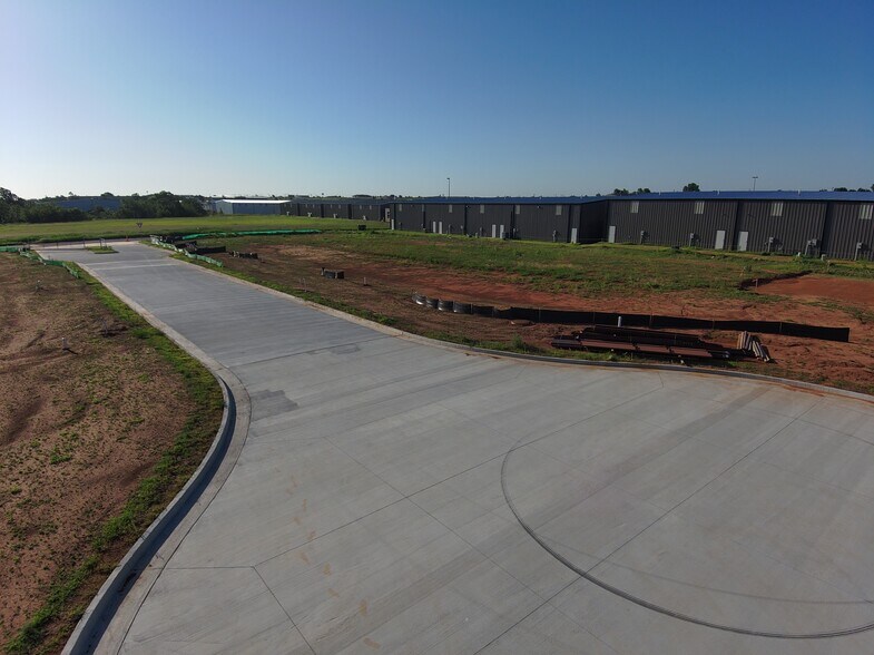 More Photos Of 7716 NW 81st Cir, Oklahoma City Warehouse For Sale