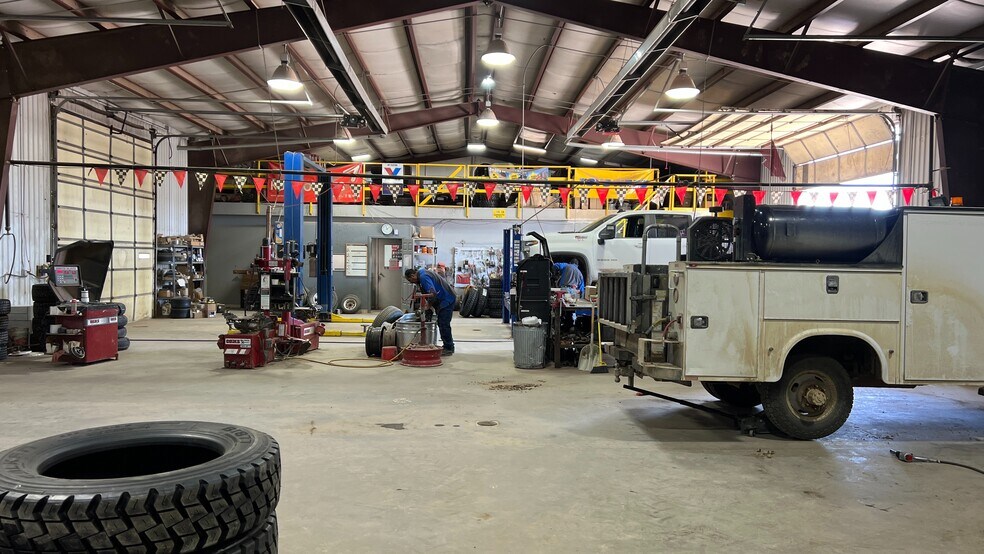 More Photos Of 1213 Elkhorn Dr, Wright Auto Repair For Sale