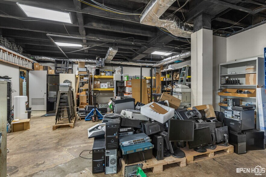 More Photos Of 915 9th St, Wichita Falls Office For Sale