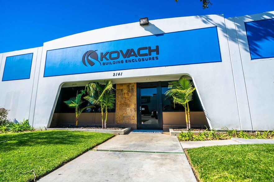 More Photos Of 2141 S DuPont Dr, Anaheim Warehouse For Lease