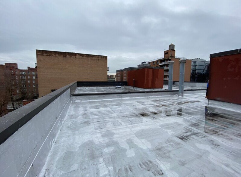 More Photos Of 14411 Barclay Ave, Flushing Apartments For Sale