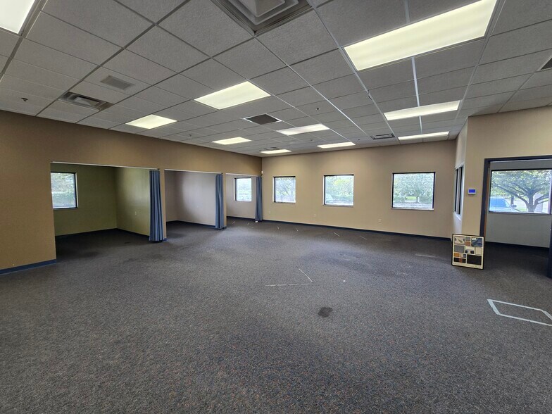 More Photos Of 7640 Sylvania Ave, Sylvania Medical For Lease