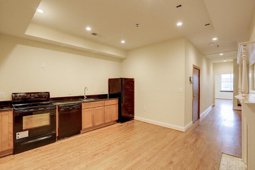 More Photos Of 1609 St. Paul St, Baltimore Office For Sale