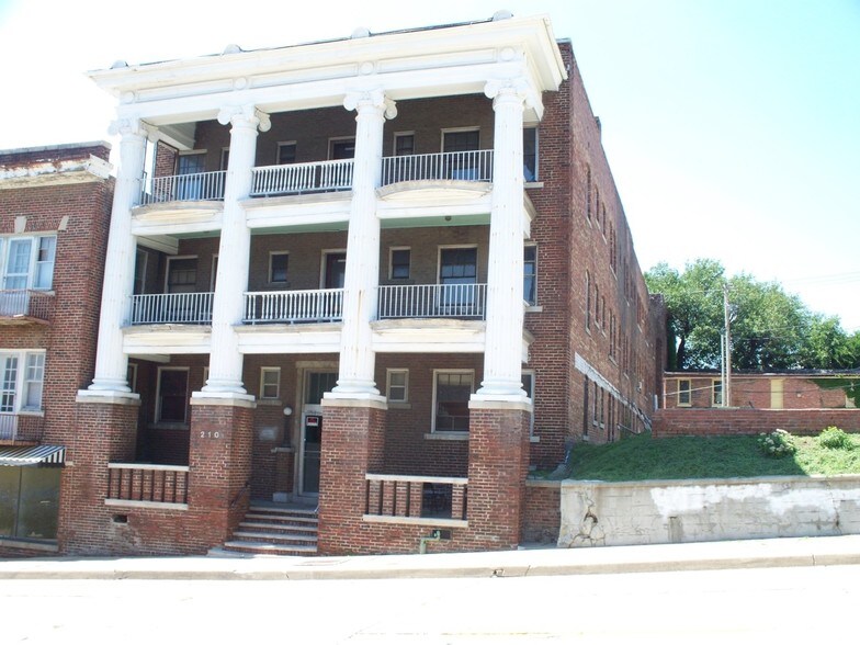Primary Photo Of 210 N 8th St, Saint Joseph Apartments For Sale