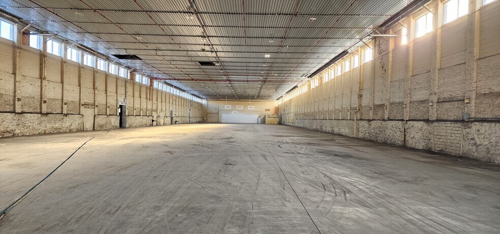 More Photos Of 730 N Main St, Waterbury Warehouse For Lease