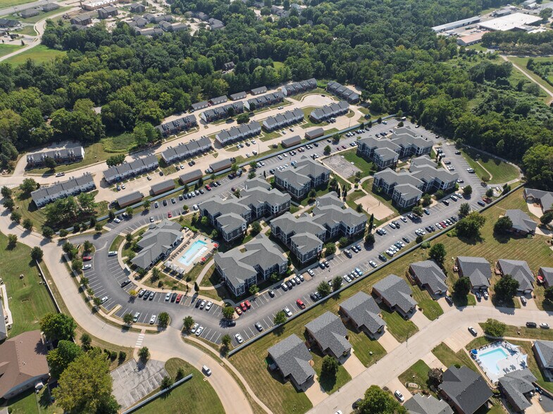 More Photos Of 1 Campus Edge Dr, Edwardsville Apartments For Sale