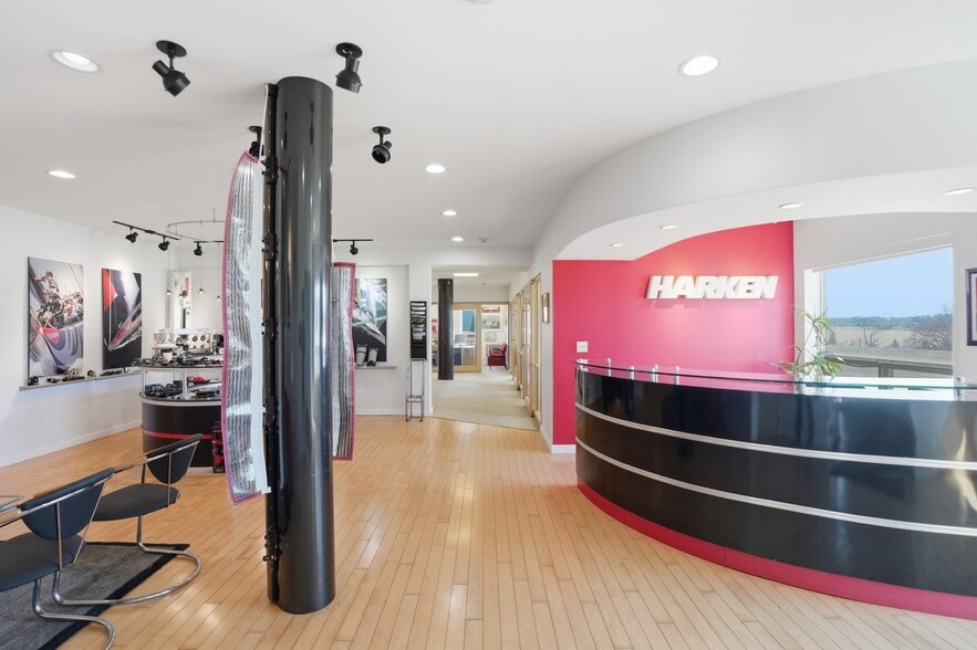 More Photos Of 19 John Clarke Rd, Middletown Office For Sale