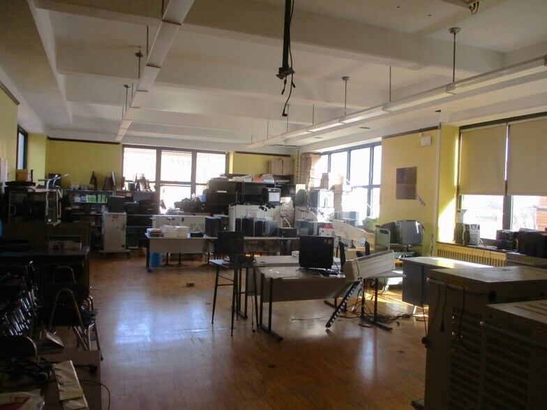 More Photos Of 237 Jerome St, Brooklyn Schools For Lease