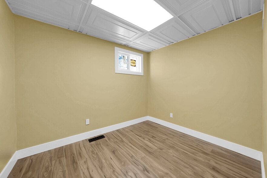 More Photos Of 1095 W Huron St, Waterford Medical For Lease