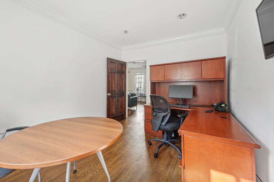 More Photos Of 6112 Oberlin Ave, Glen Echo Coworking Space