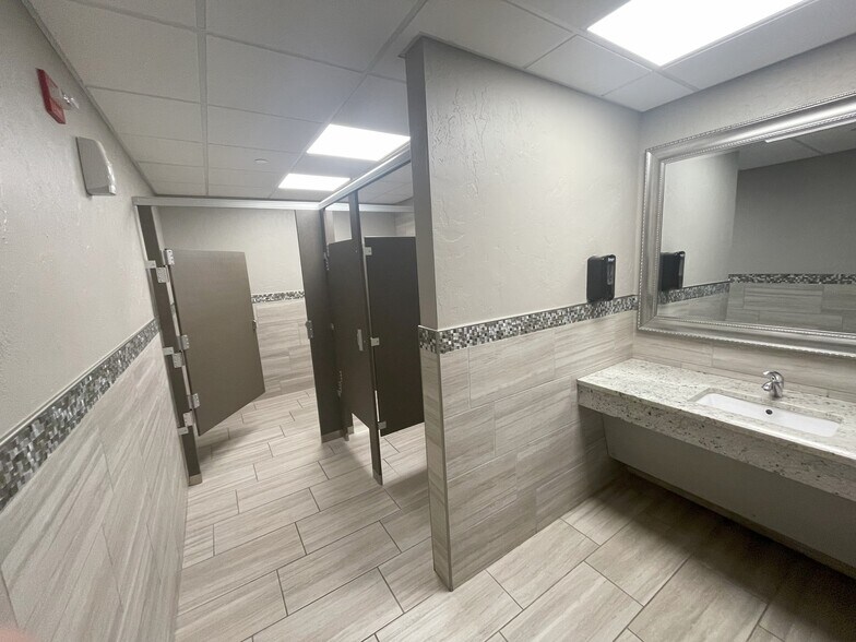 More Photos Of 5700 N Portland Ave, Oklahoma City Medical For Lease