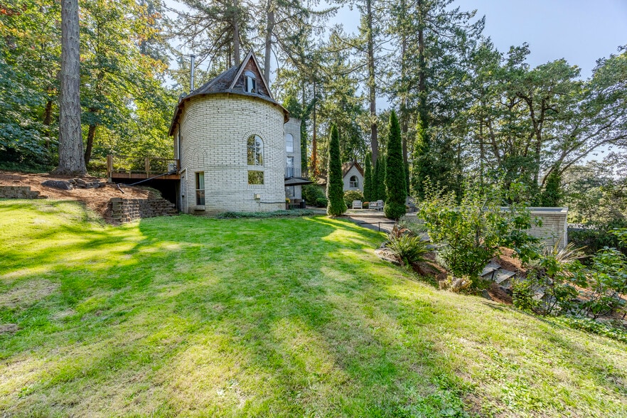 More Photos Of 1820 E 28th Ave, Eugene Multifamily For Sale