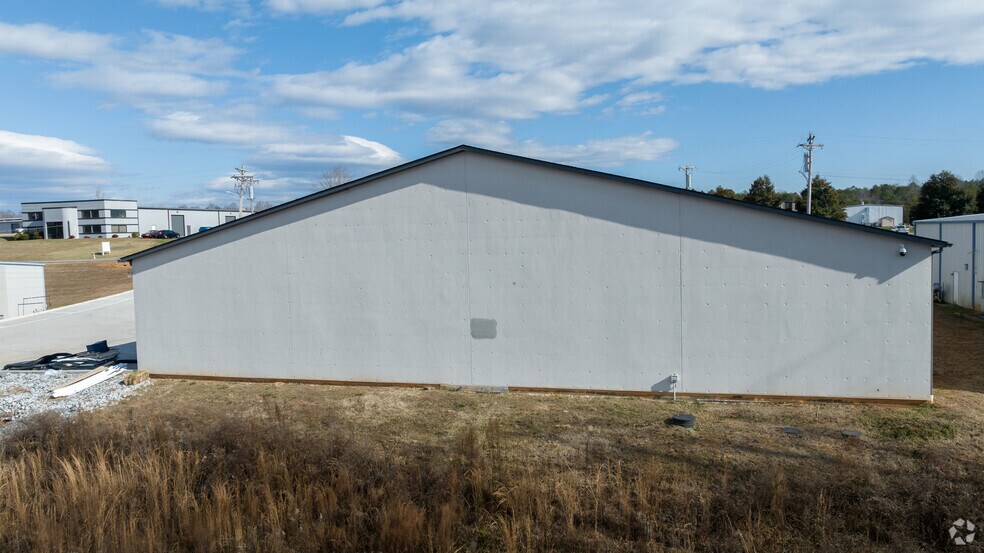 More Photos Of 1095 Packard Dr, Mooresville Flex For Lease