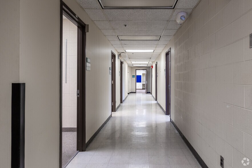 More Photos Of 110 E Warren Ave, Detroit Medical For Lease