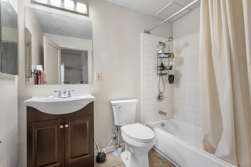 More Photos Of 4609 Bond St, Oakland Apartments For Sale