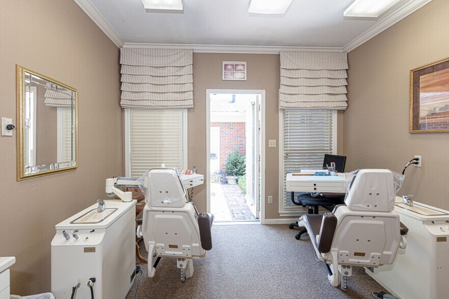 More Photos Of 3822 Rosemont Dr, Columbus Medical For Sale