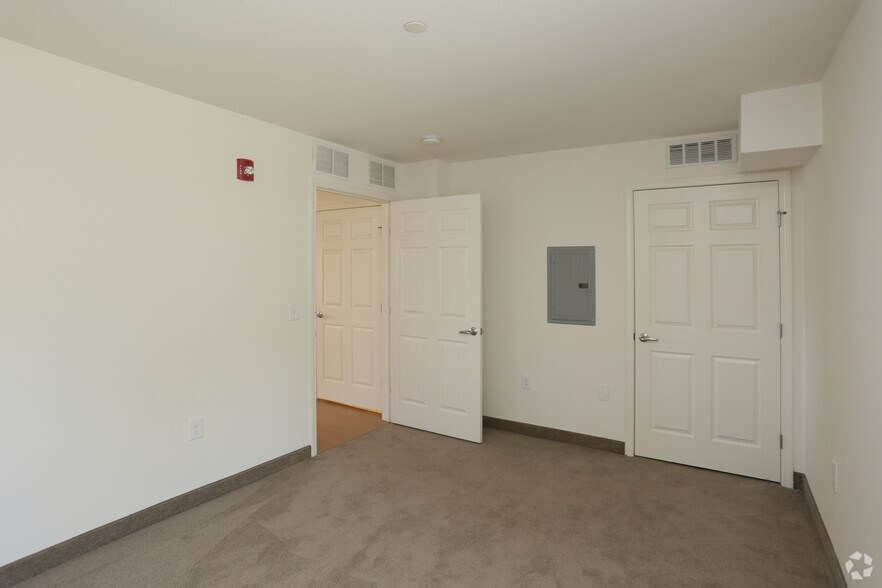 More Photos Of 700-700 Wincoram Way, Coram Apartments For Lease