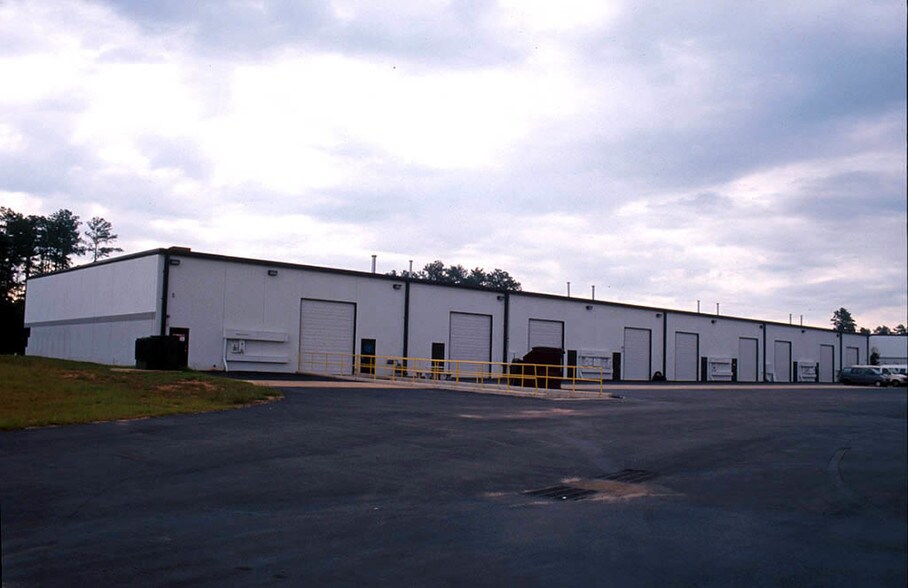 More Photos Of 2401 Brentwood Rd, Raleigh Light Distribution For Lease