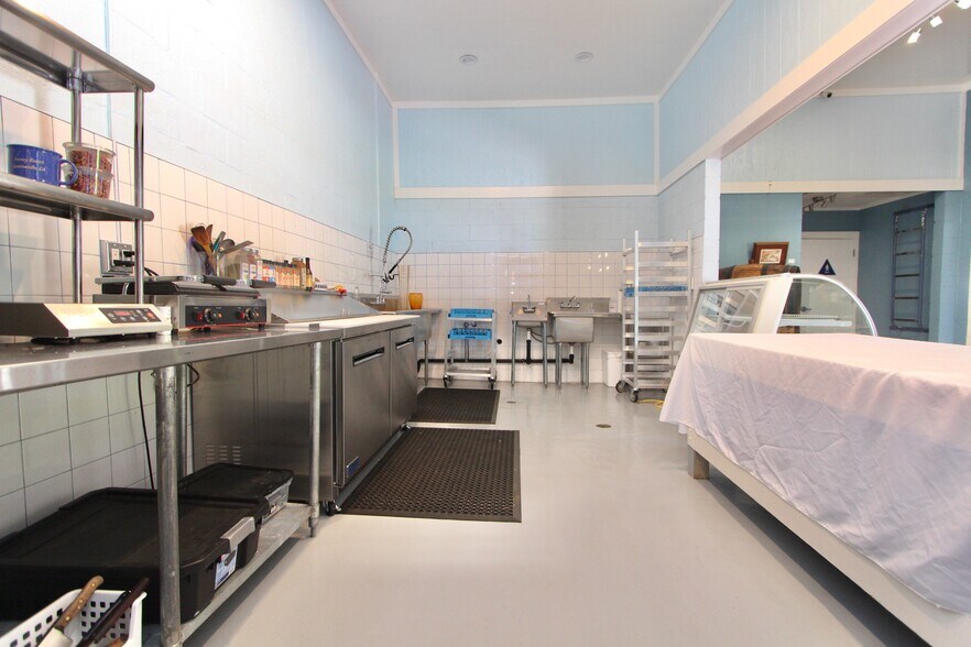 More Photos Of 16590 River Rd, Guerneville Hotel For Sale