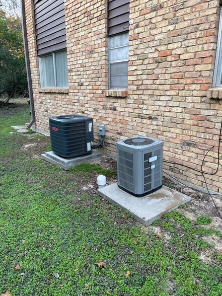 More Photos Of 24 Daytona ln, Normangee Multifamily For Sale