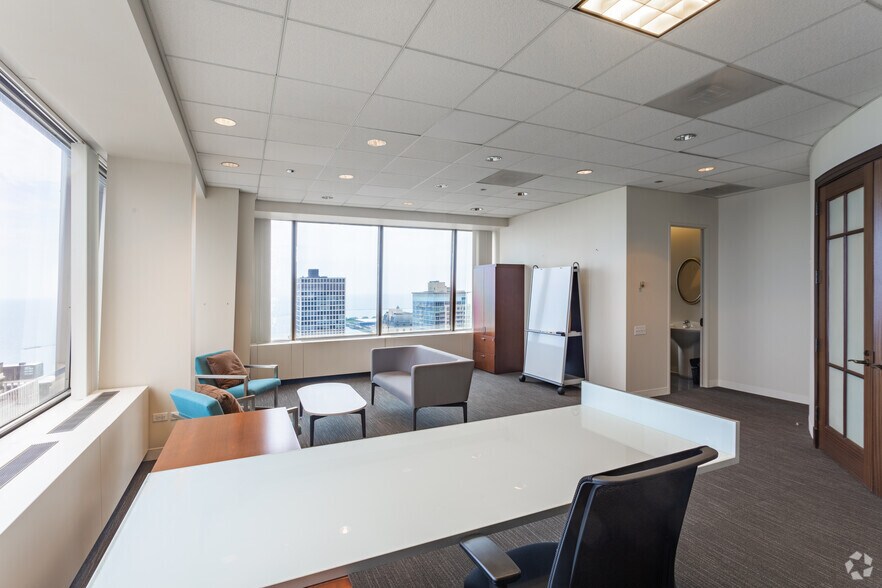 More Photos Of 875 N Michigan Ave, Chicago Coworking Space