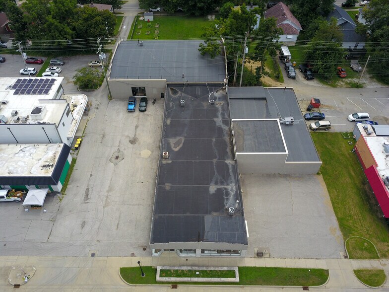 More Photos Of 515 S Walnut St, Bloomington Storefront For Sale