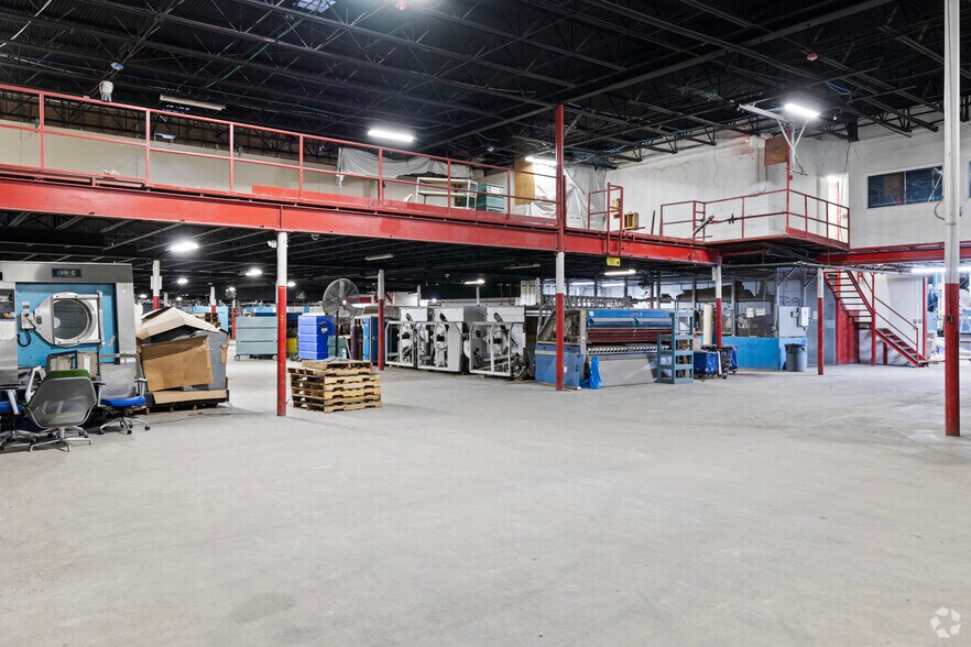 More Photos Of 2320 NW 147th St, Opa-locka Warehouse For Lease