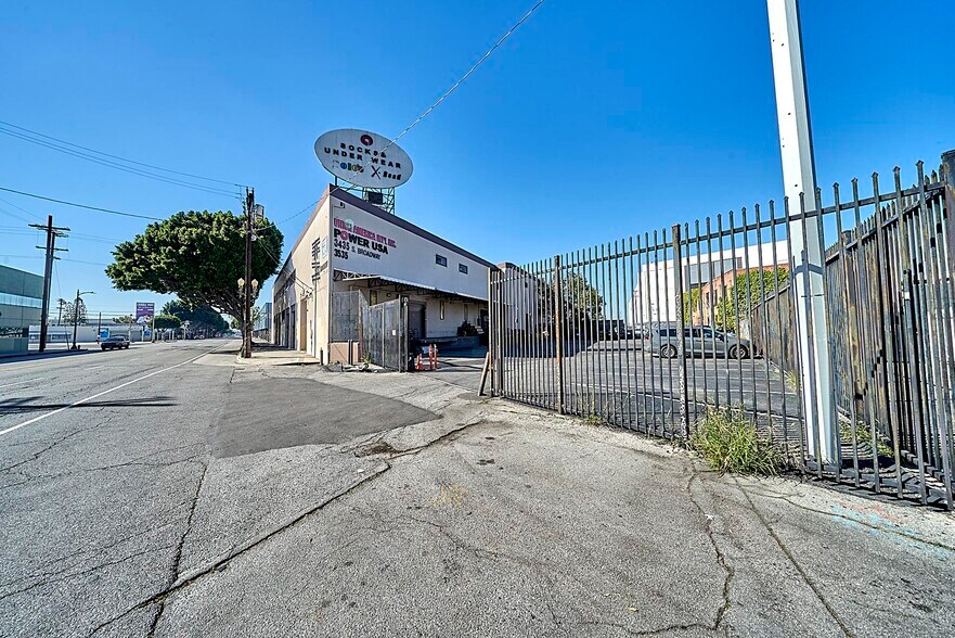 More Photos Of 3435-3535 S Broadway, Los Angeles Warehouse For Sale