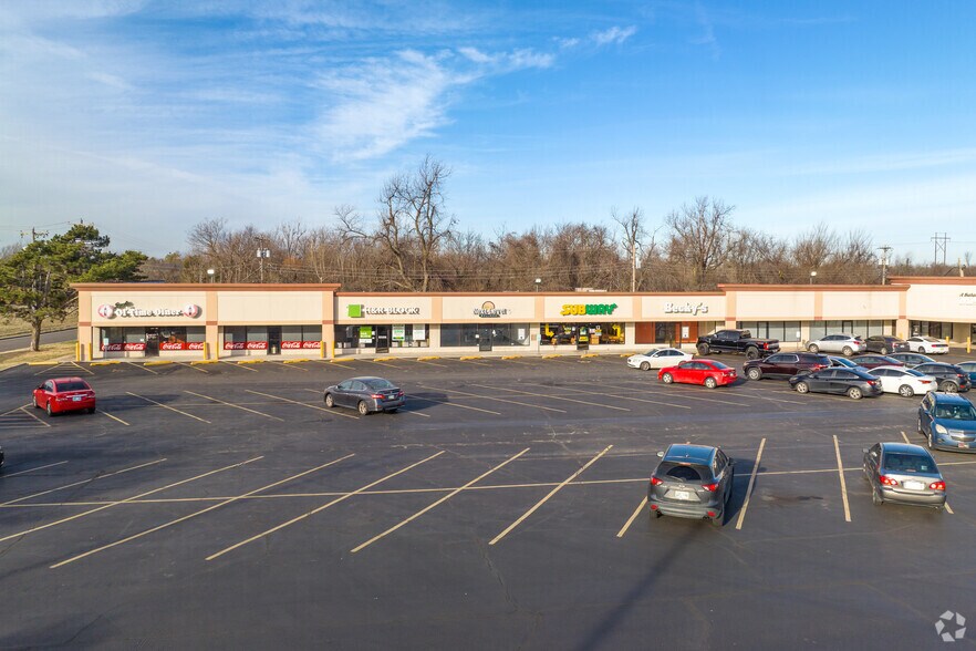 More Photos Of 8400 S Western Ave, Oklahoma City Unknown For Lease