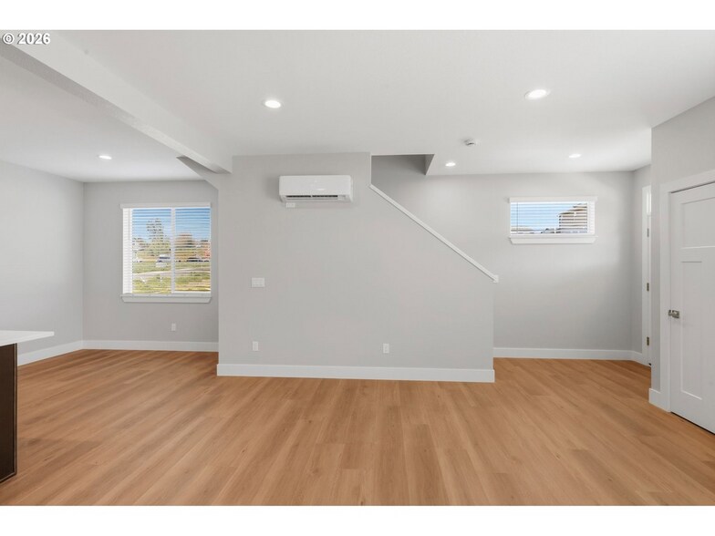 More Photos Of 4011 SW Royal Ave, Gresham Specialty For Sale