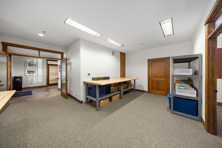 More Photos Of 750 Buckaroo Trl, Sisters Office For Sale