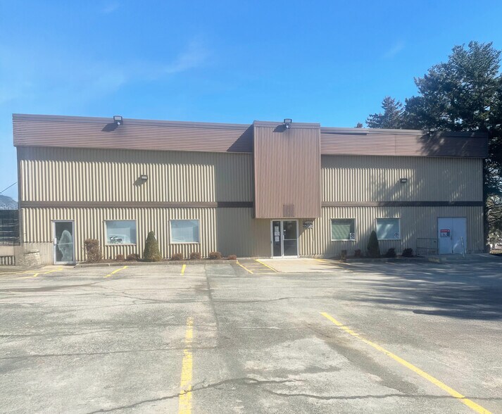 More Photos Of 90 Boul Bégin, Sainte-Claire Freestanding For Lease