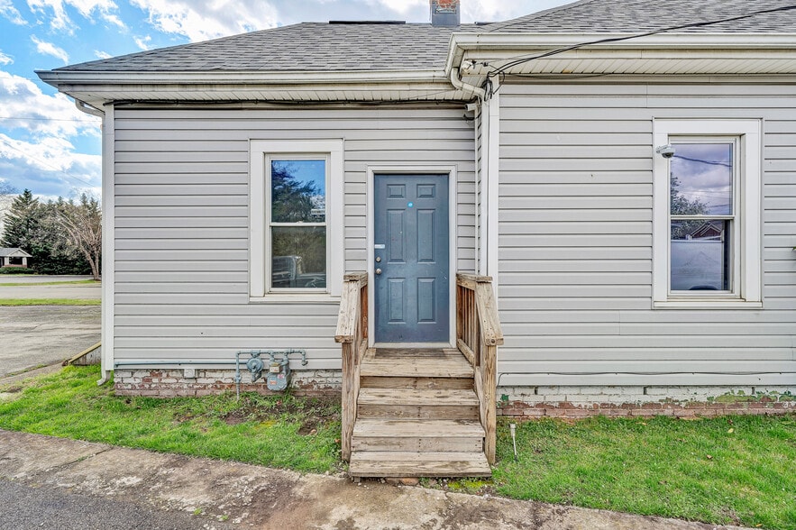 More Photos Of 628 S Colorado St, Salem Office For Sale