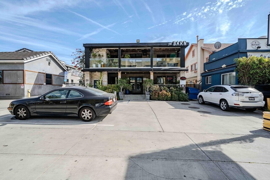 More Photos Of 228 S Oxford Ave, Los Angeles Restaurant For Sale