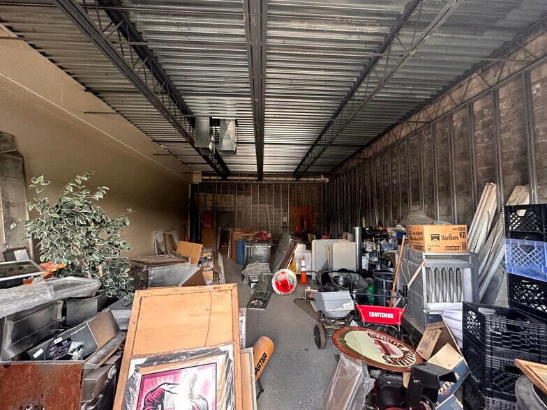 More Photos Of 8184-8198 N Dixie Hwy, Newport Freestanding For Lease