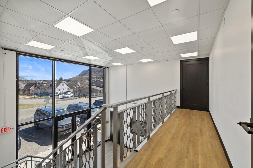 More Photos Of 6-12 Hoover Ave, Haverstraw Warehouse For Lease