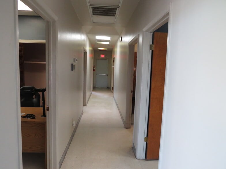 More Photos Of 1205-1211 W Austin St, Port Lavaca Office For Sale