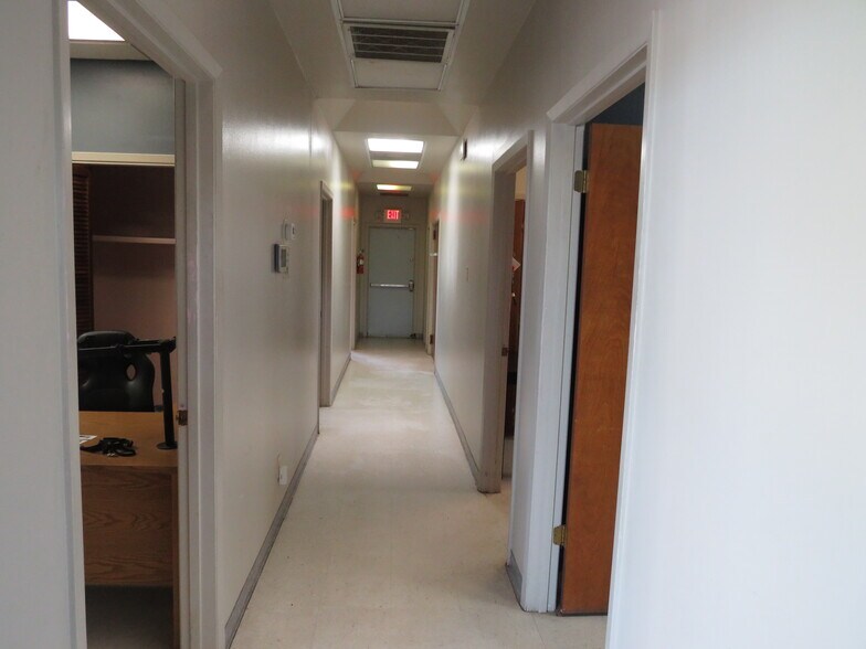 More Photos Of 1205-1211 W Austin St, Port Lavaca Office For Sale