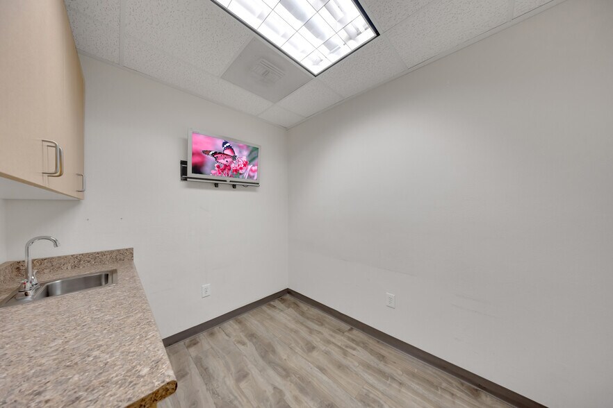 More Photos Of 408 S Beach Blvd, Anaheim Medical For Sale